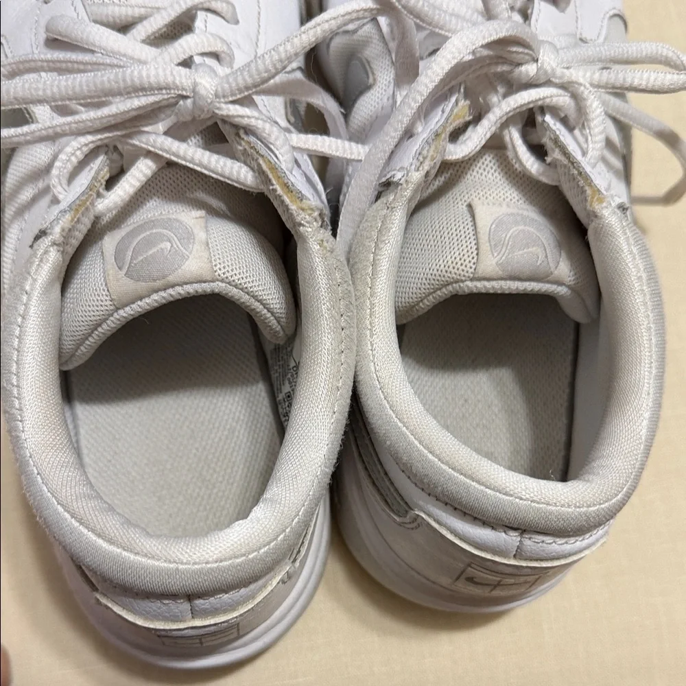 Nike Court Zoom Lite Women's White and Silver Sneakers, Size 8.5.